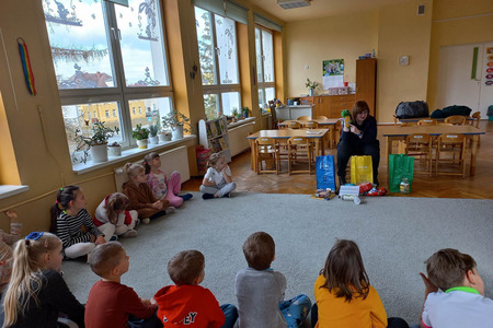 Przedszkolaki segregują na piątkę!