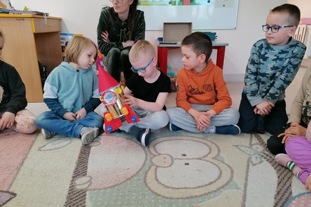 Przedszkolaki wiedzą, że z odpadów można zrobić zabawki