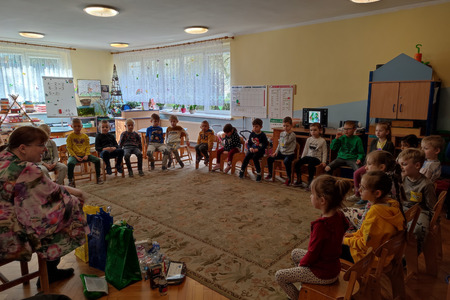 Nauka segregacji z żabką - pacynką