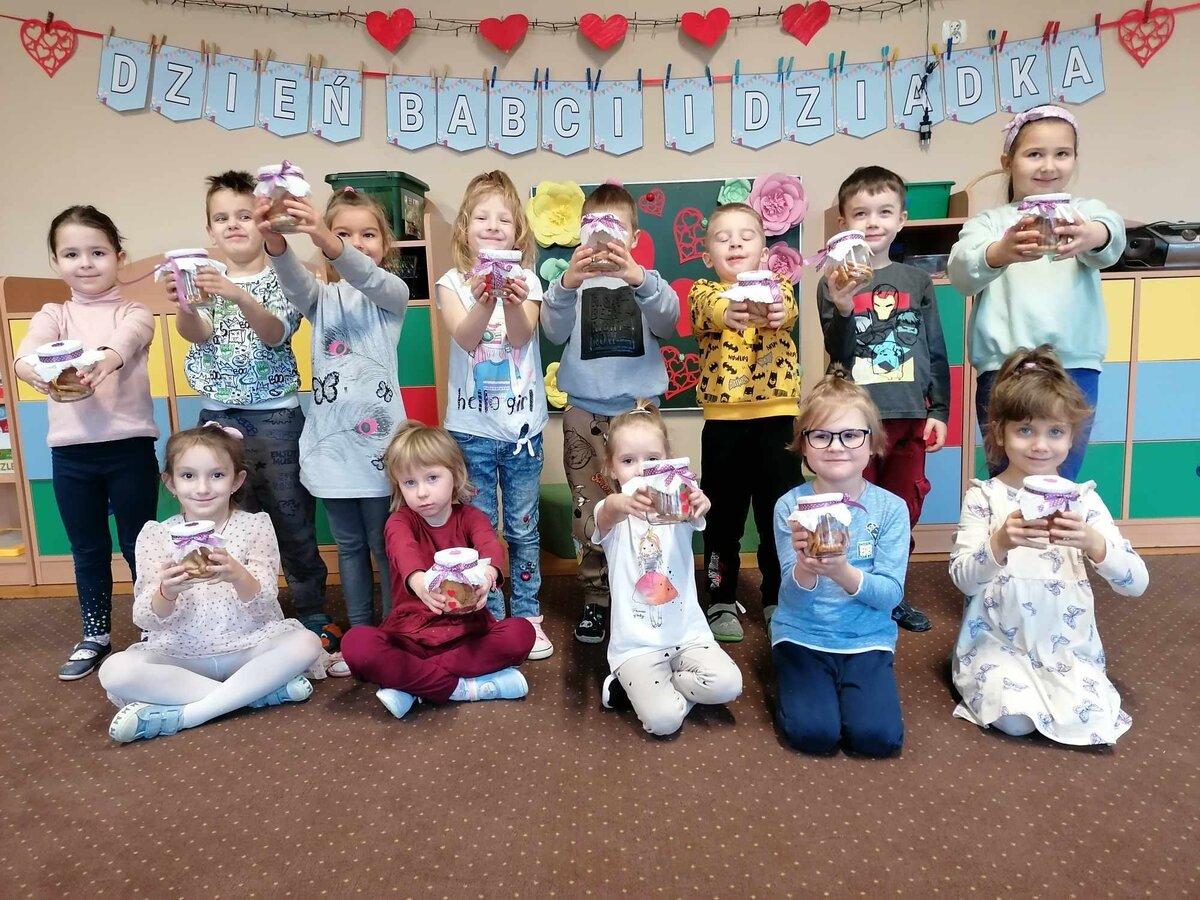 Z przedszkolakami o recyklingu szkła i papieru